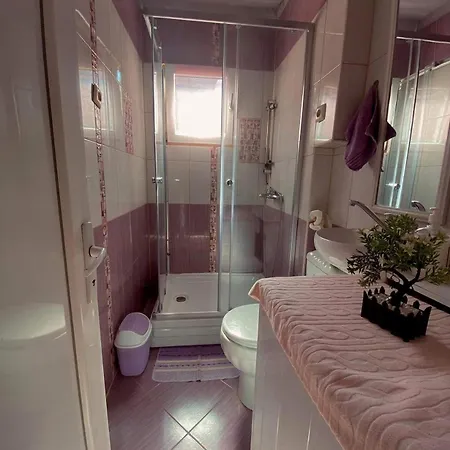 סטרוגה Central Comfort Apartment 5 Minute Walk To Beach, Free Parking, 2 Br מראה חיצוני תמונה