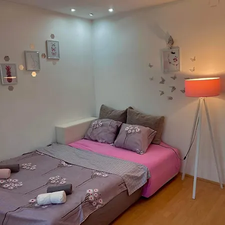 סטרוגה Central Comfort Apartment 5 Minute Walk To Beach, Free Parking, 2 Br מראה חיצוני תמונה