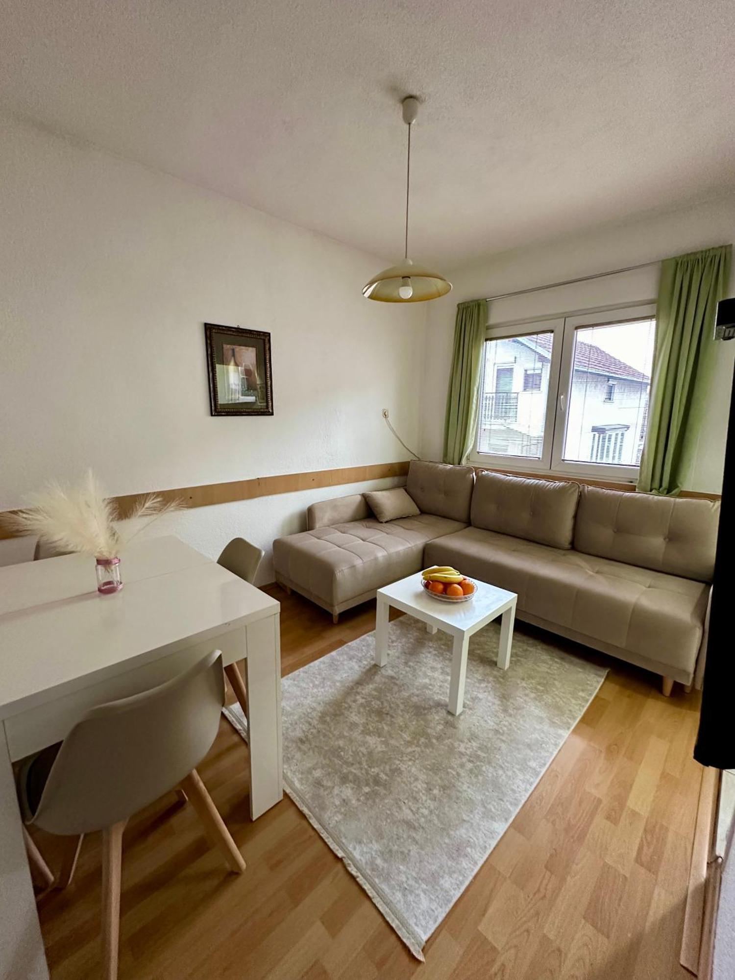 Comfort 5 Minute Walk To Beach, Free Parking, 2 Br Apartment