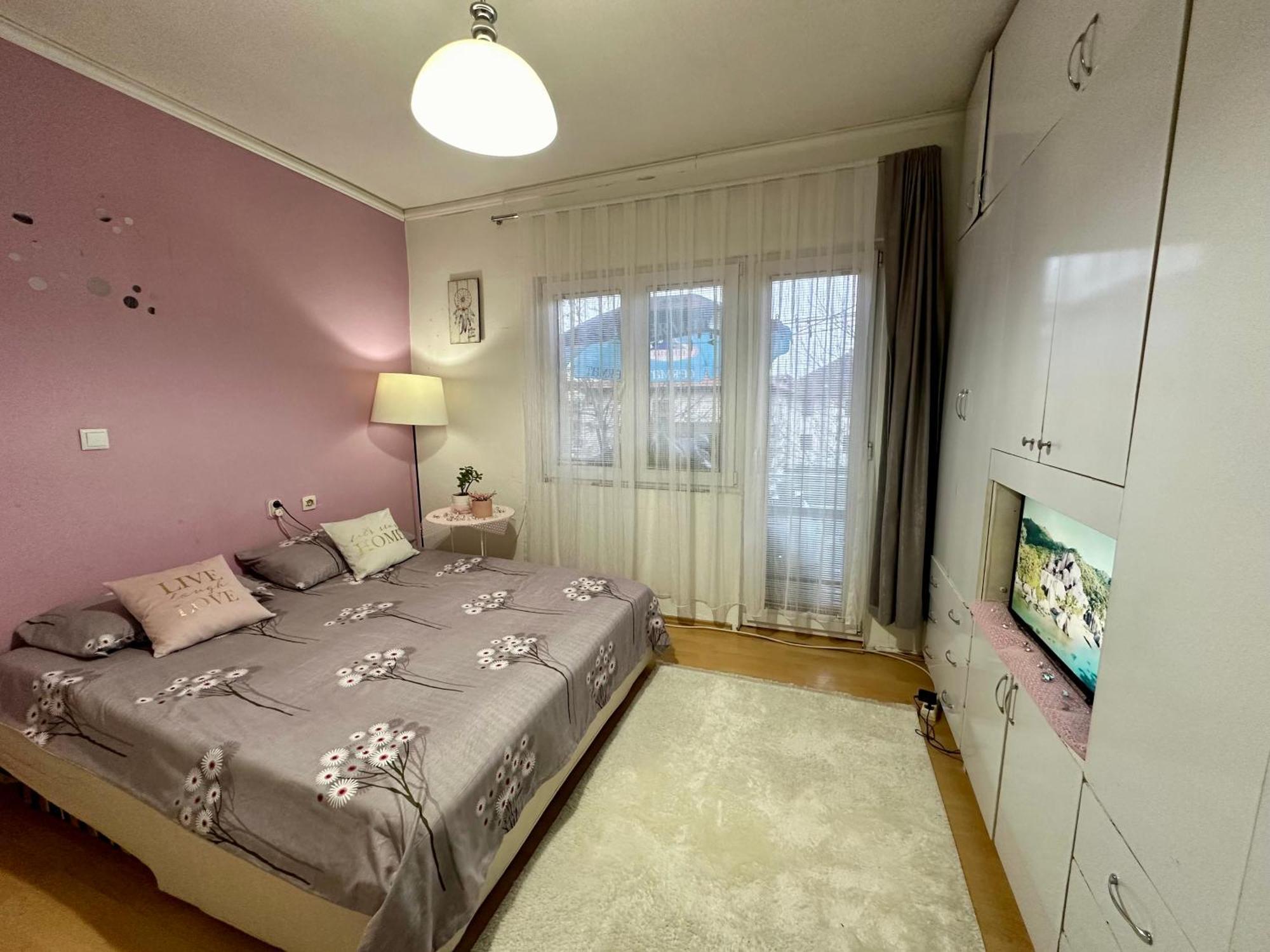 Comfort 5 Minute Walk To Beach, Free Parking, 2 Br *