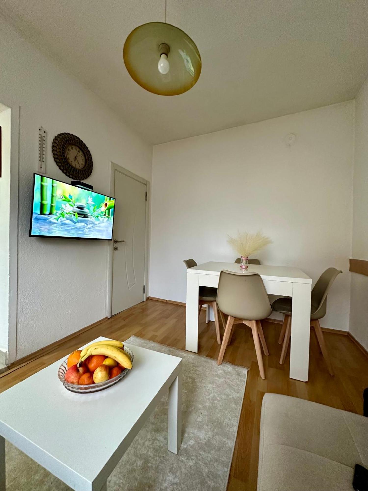 Comfort 5 Minute Walk To Beach, Free Parking, 2 Br Struga