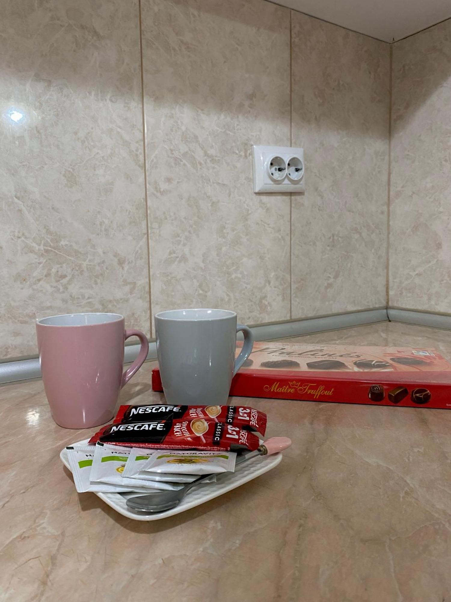 Comfort 5 Minute Walk To Beach, Free Parking, 2 Br Apartment *