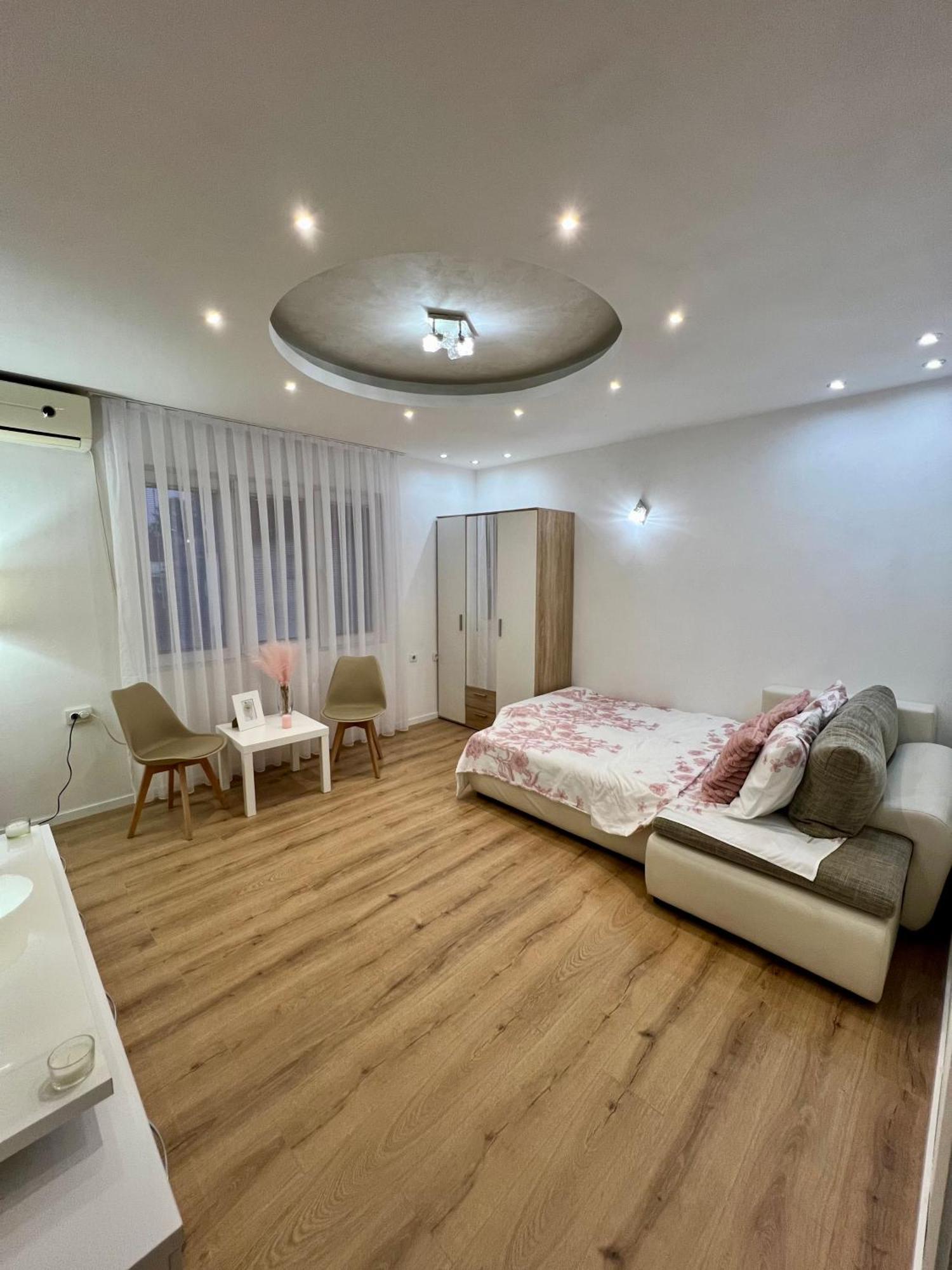 Comfort 5 Minute Walk To Beach, Free Parking, 2 Br Apartment
