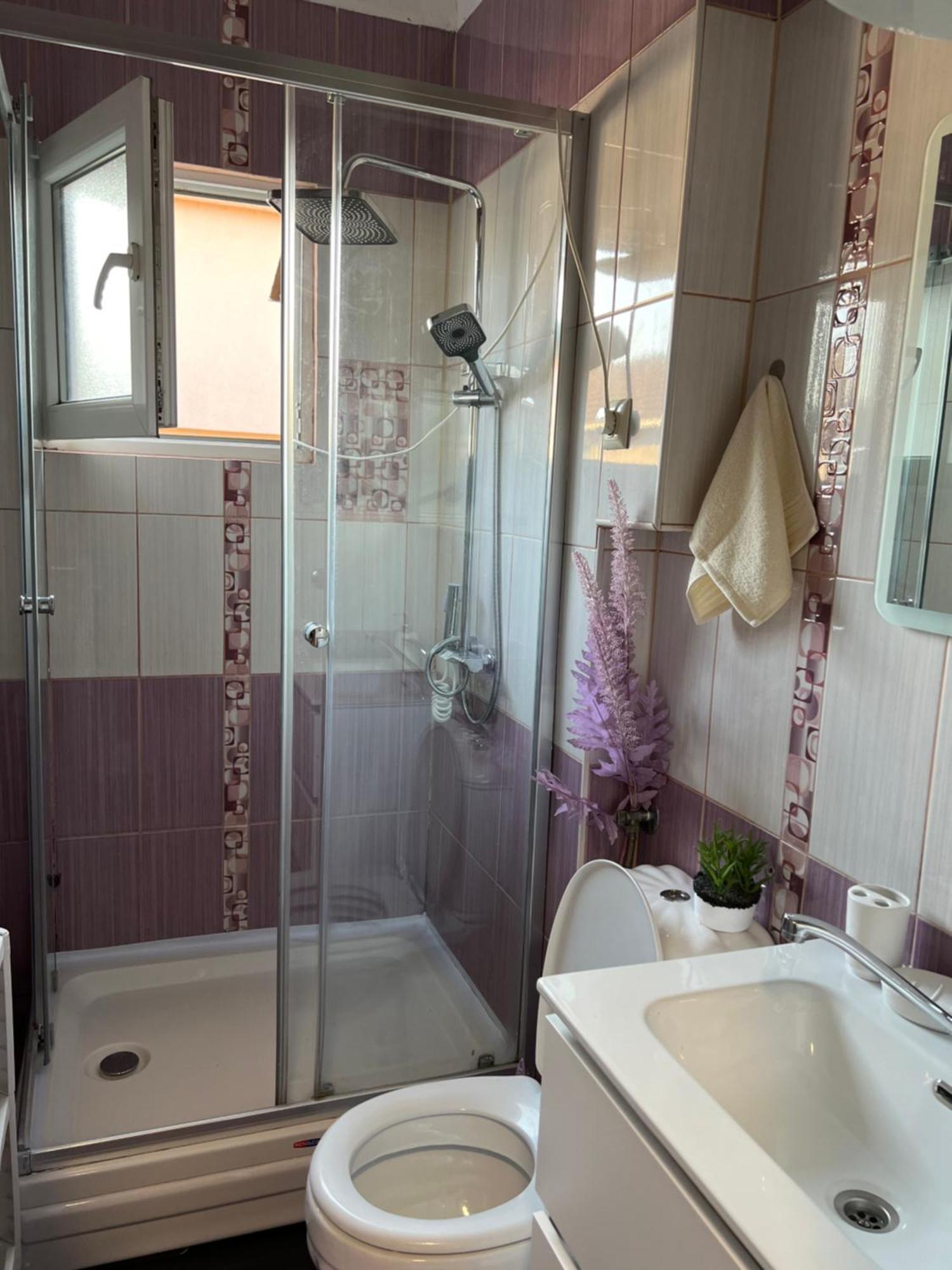 Apartment Comfort 5 Minute Walk To Beach, Free Parking, 2 Br