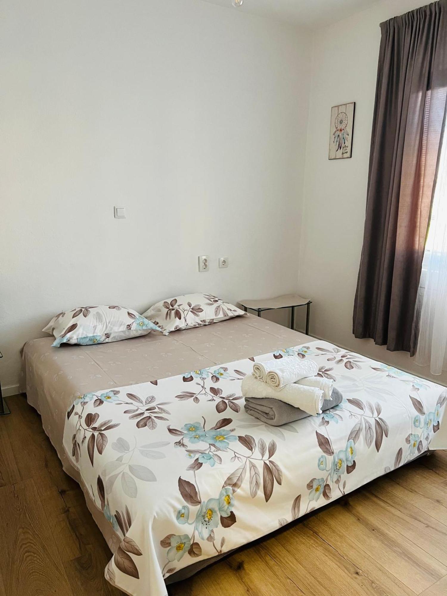 Apartment Comfort 5 Minute Walk To Beach, Free Parking, 2 Br
